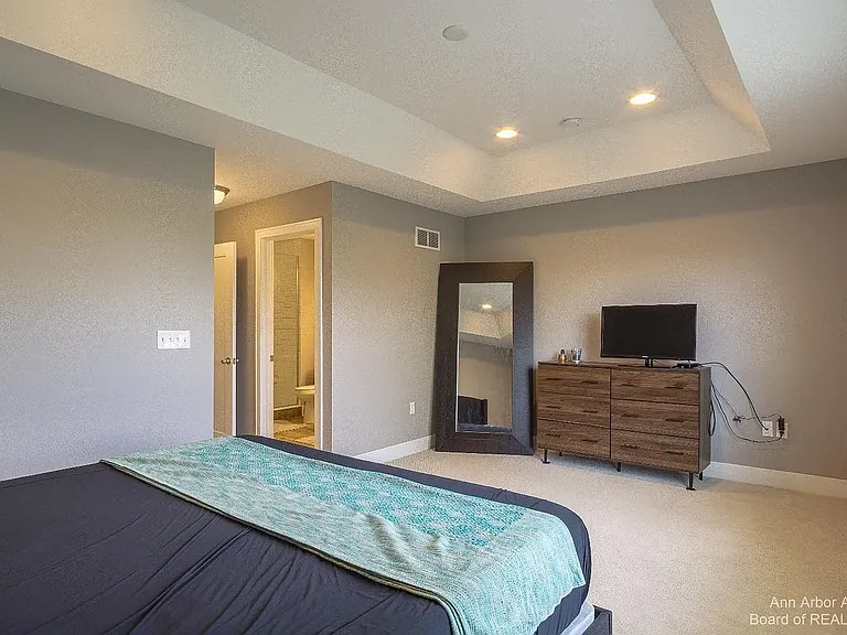 2563 W Towne St — Photo 17