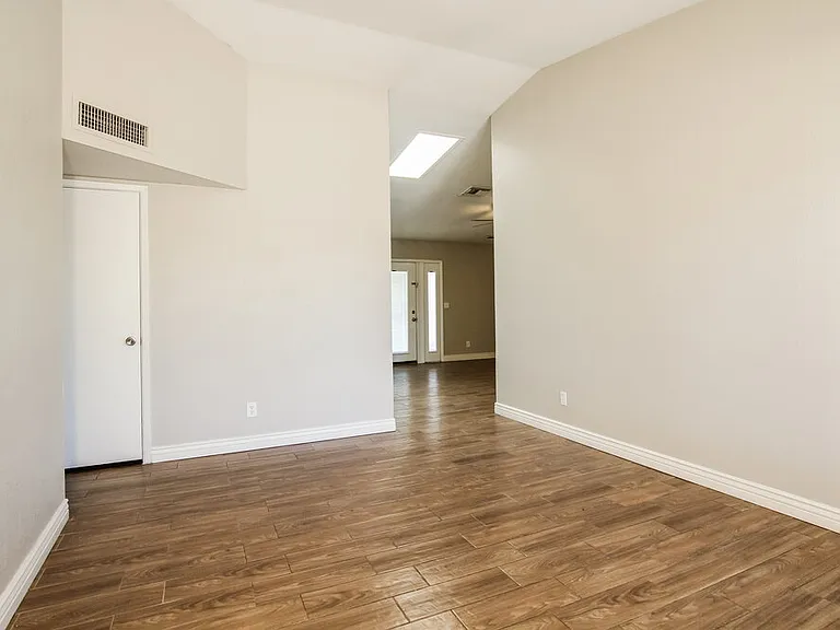 7014 W Canterbury Dr — Photo 6