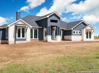 9991 Crow Ln, Adkins, TX 78101