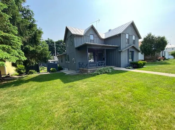 408 8th Street, Baraboo, WI 53913