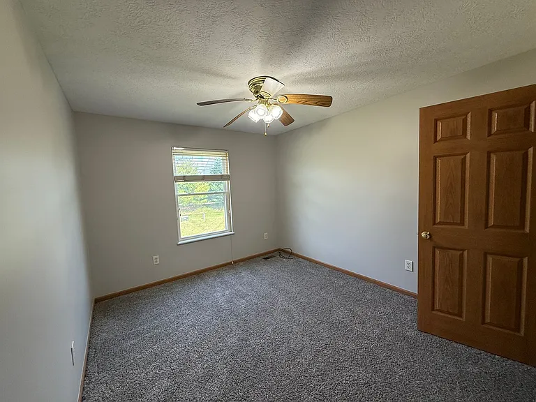 544 Sycamore Dr — Photo 20