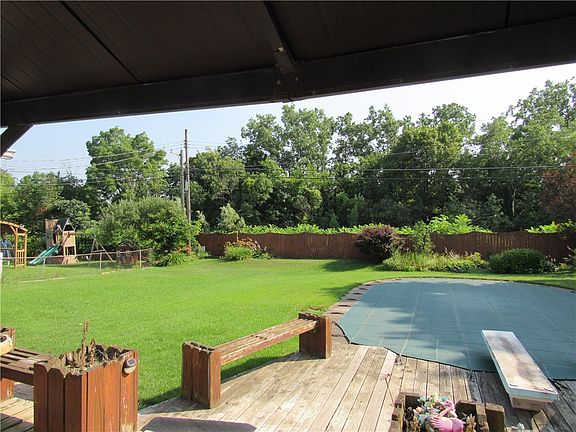 5th image of 374 Shore Acres Dr