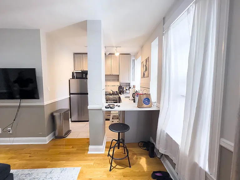 128 Thompson St #9 — Photo 4