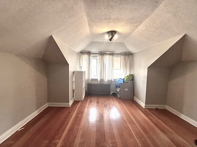 45 Briscoe St E — Photo 6