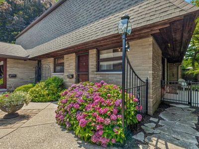 2727 S Lakeshore Dr APT G-27, Saint Joseph, MI, 49085