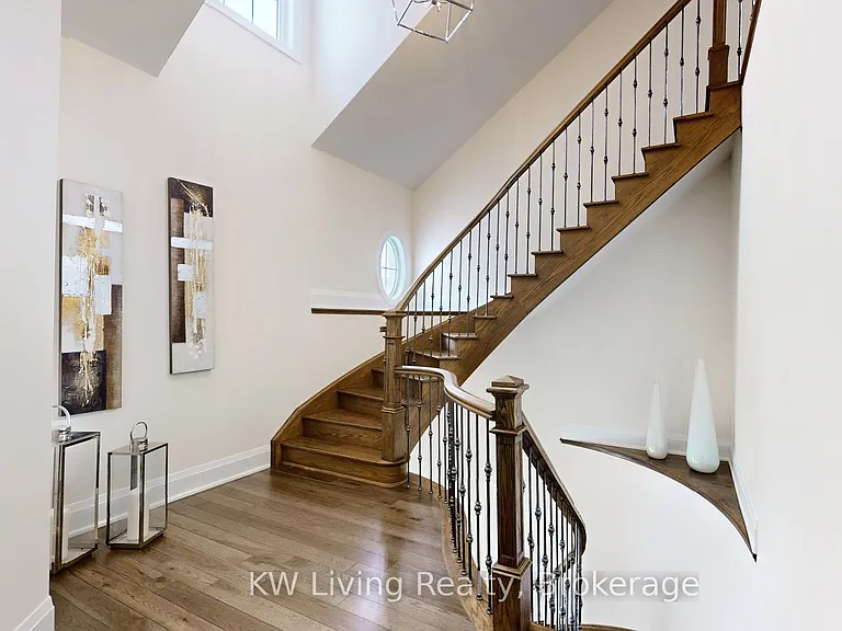 92 Giardina Cres — Photo 36