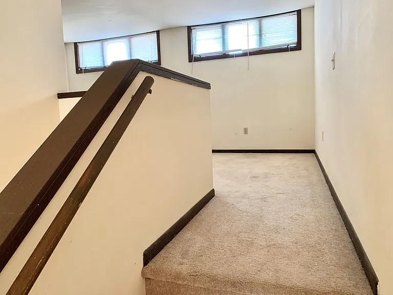 2525 University Ave — Photo 8