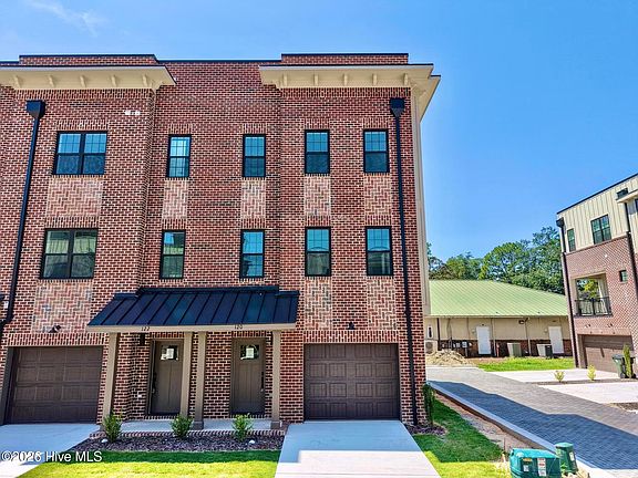 3rd image of 120 Lexington Lane