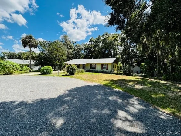 8490 W Buckwood Ct, Homosassa, FL 34448