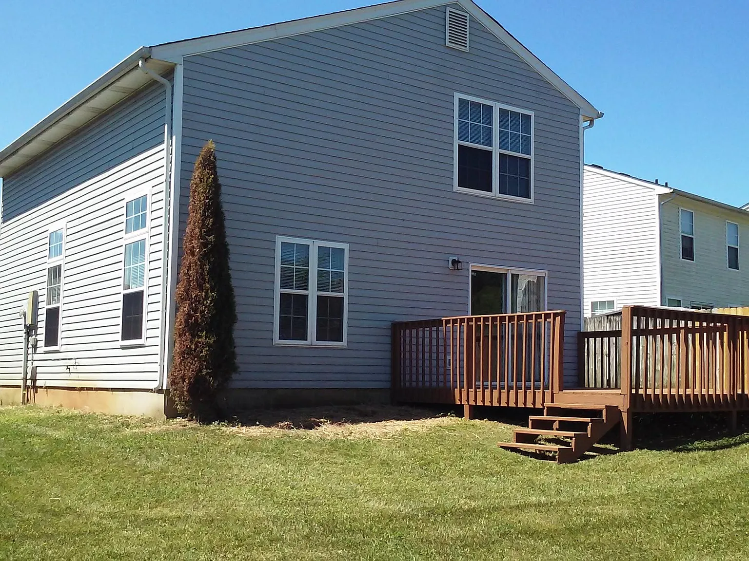 3 bed, 2.5 bath, 1355 sqft, $1,895 — Photo 2