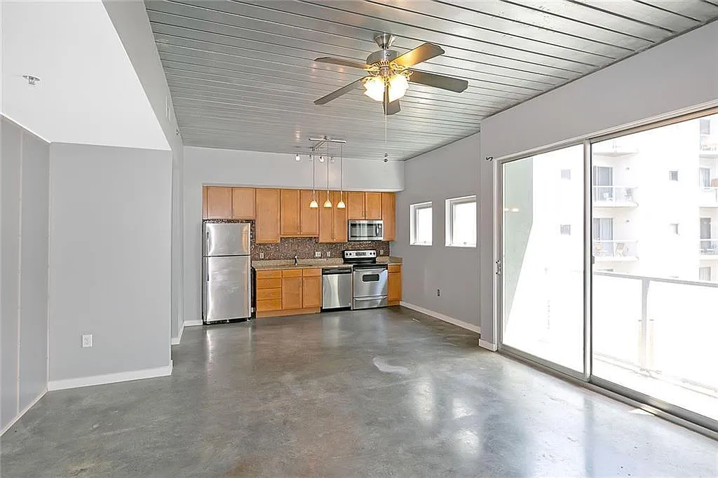 2 bed, 1.5 bath, 1003 sqft, $2,450 — Photo 3