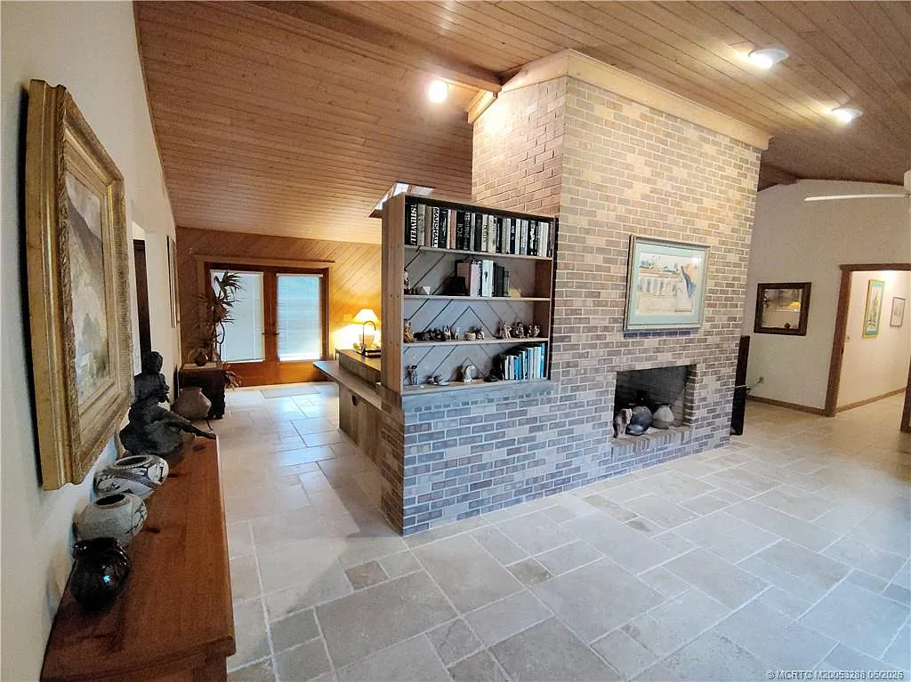3 bed, 3.5 bath, 2563 sqft, $4,000 — Photo 4