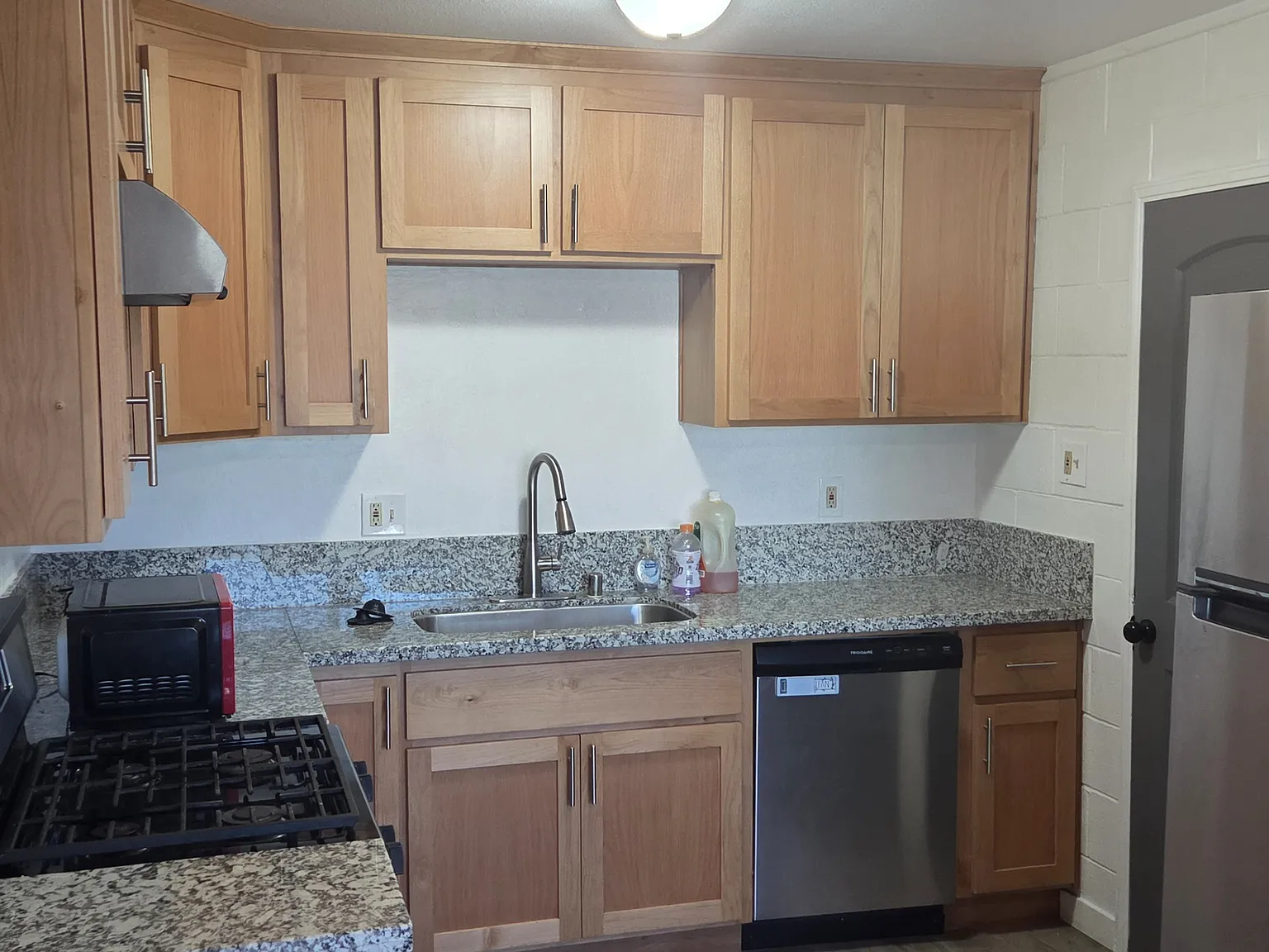 2 bed, 825 sqft, $2,300 — Photo 4