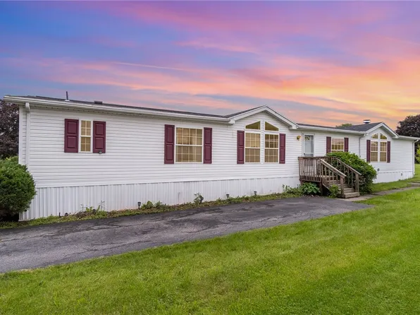 6364 Murphy Dr, Victor, NY 14564