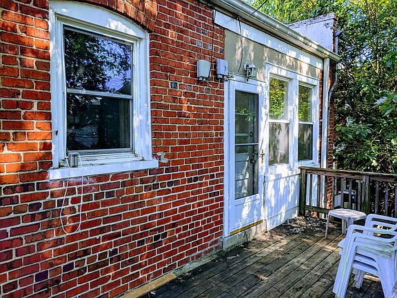 5th image of 119 N Robinson St