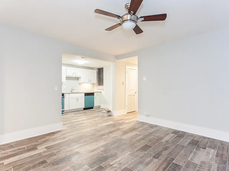 2922 1/2 W Logan Blvd #G — Photo 8