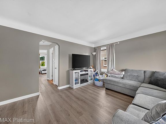 4th image of 28417 Barton St