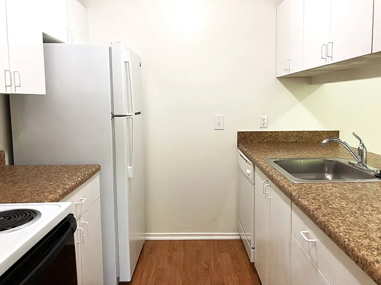 Windsor Place Apartments — Photo 95