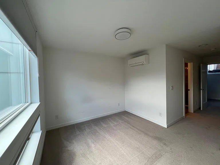 7425 4th Ave NE #E — Photo 13