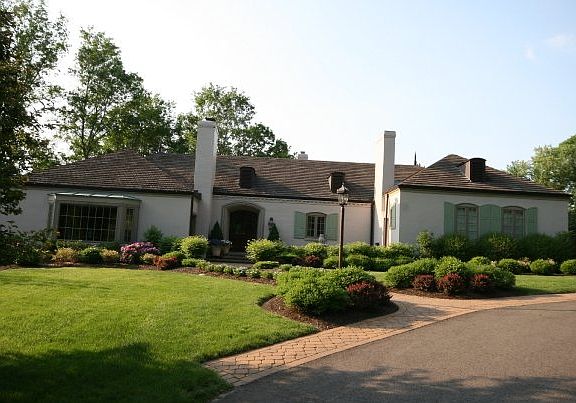 5th image of 4 Thawmont Dr