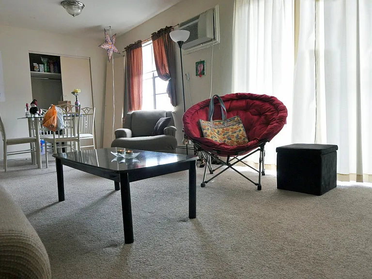 4 Southside Ave — Photo 1