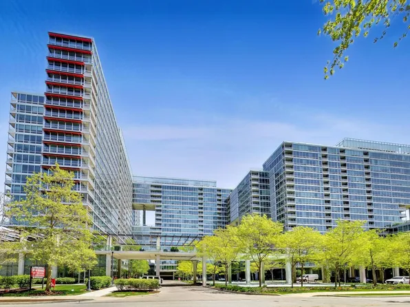 9655 Woods Dr Unit 814, Skokie, IL 60077
