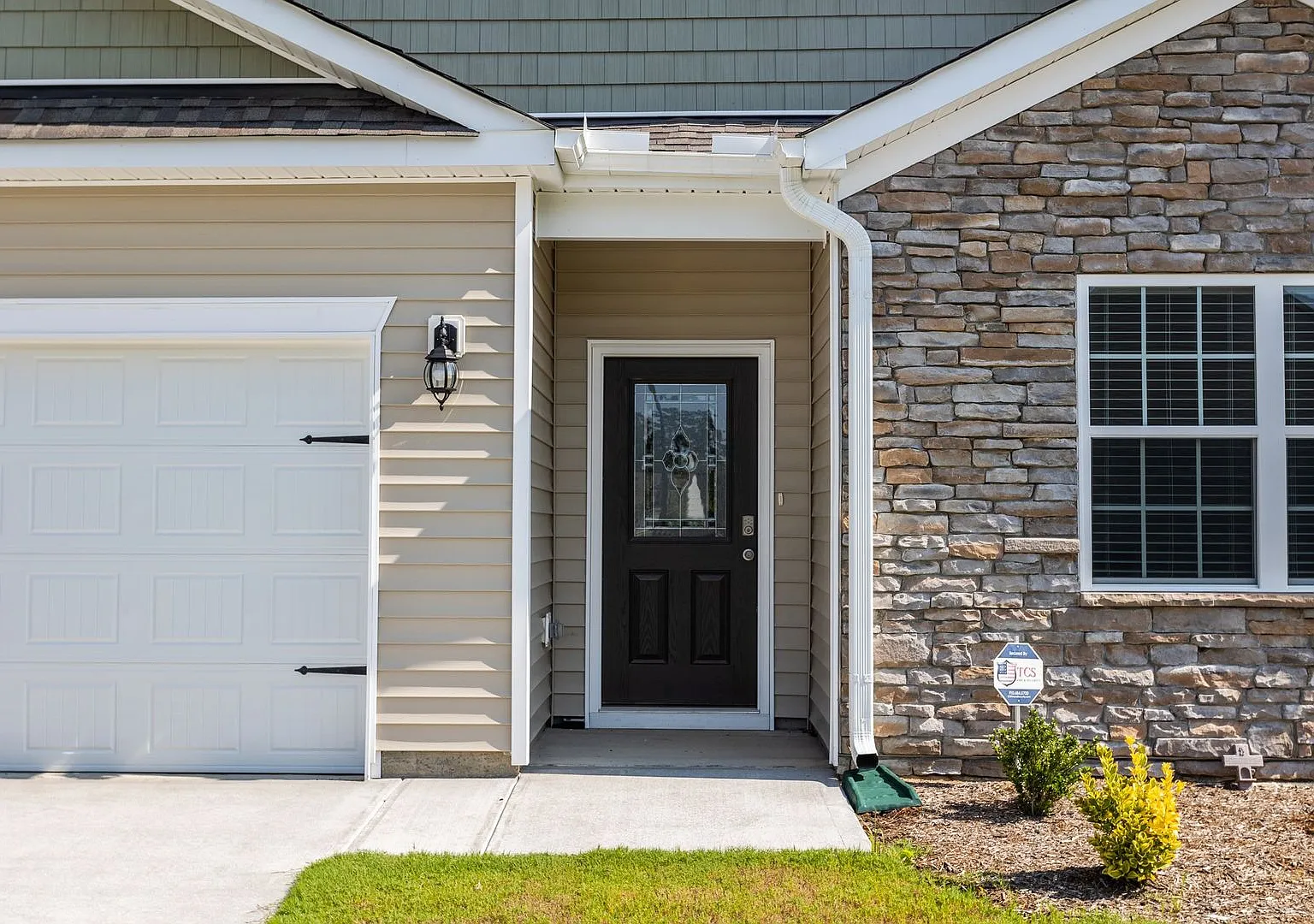 Beautifully designed 4-bedroom, 2-bath ranch — Photo 4