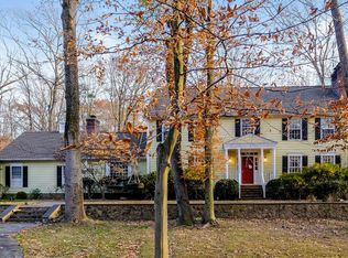 9693 Arnon Chapel Rd, Great Falls, VA 22066