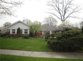 1932 Churchill Dr, South Bend, IN 46617