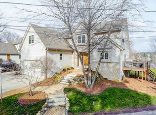 W336N6448 Lakeview Ln, Oconomowoc, WI 53066