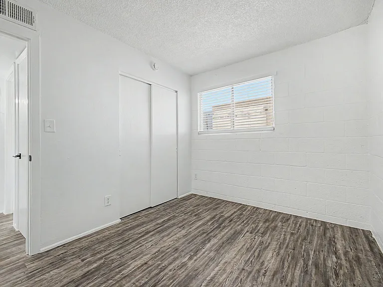 9514 N. 8th St — Photo 16