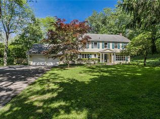 14 New England Dr, Rochester, NY 14618