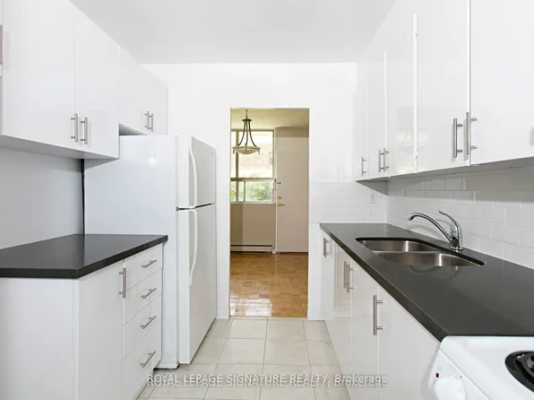 525 Eglinton Ave E, Toronto, ON