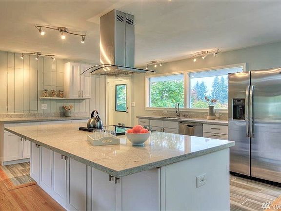 Bright, open kitchen with new GE appliances.