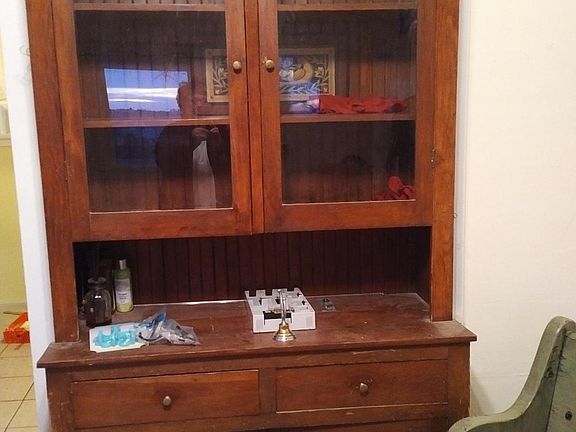 DINING AREA BUILT IN CABINET