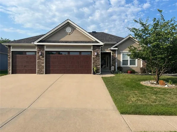 2004 NE 197th Ct, Smithville, MO 64089