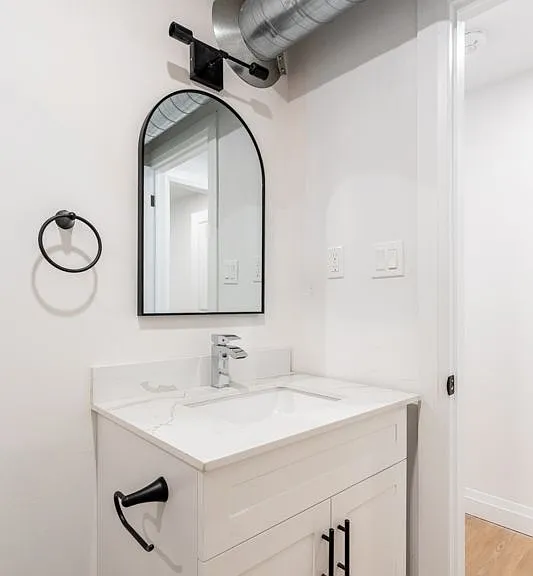113 Catharine St N #4 — Photo 12