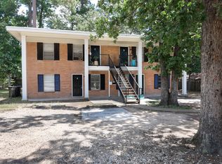 1604 N Roberson St #B, Conroe, TX 77301