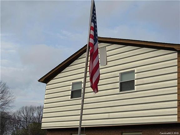 2nd image of 4621 Balsam Ct