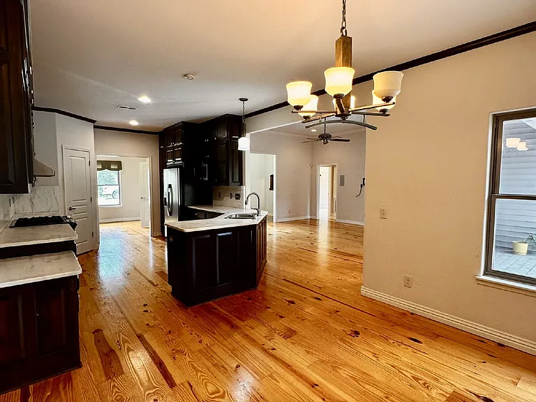 723 Lakeview Dr — Photo 7
