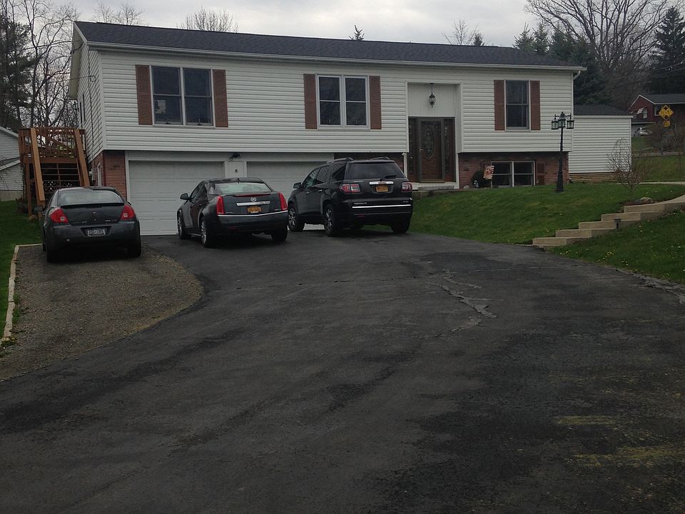 1st image of 101 Willow Dr
