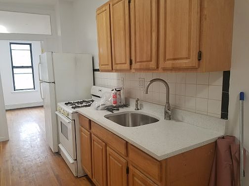 5th image of 96 Scholes St APT 3R
