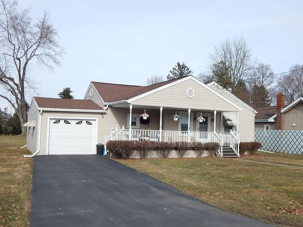 391 Merrill Pl photo 1