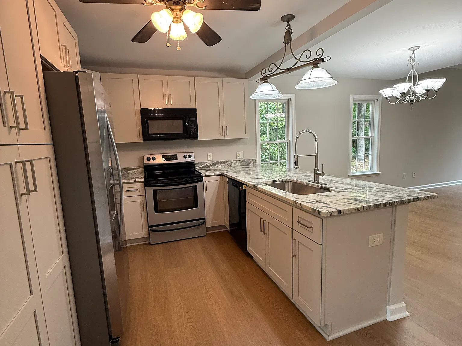 4 bed, 2.5 bath, 1733 sqft, $2,900 — Photo 4