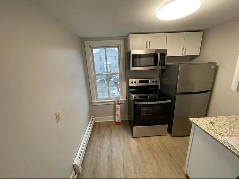 100 Main St #8 — Photo 1