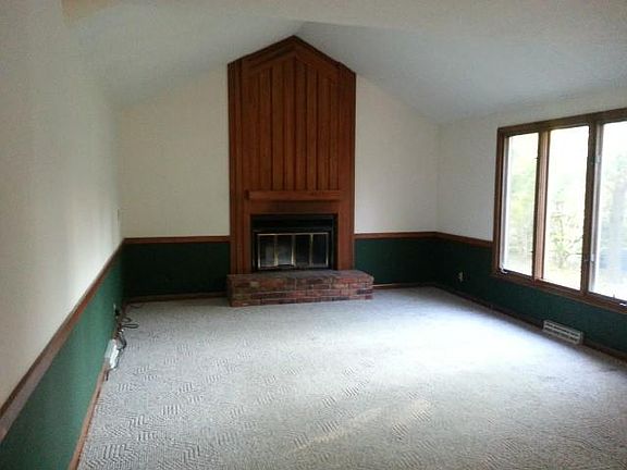3rd image of 570 Candyce Ct