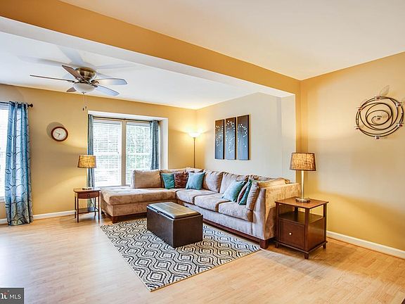 Plenty of Room for Entertaining
