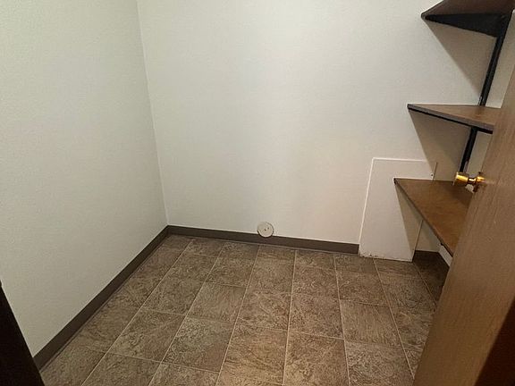 5th image of 1408 Oak Manor Ave S #118
