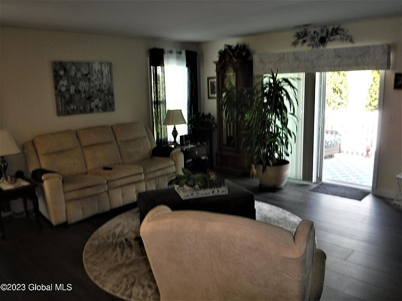 4th image of 901 Royale Court