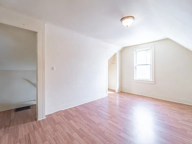 75 Diem St — Photo 11